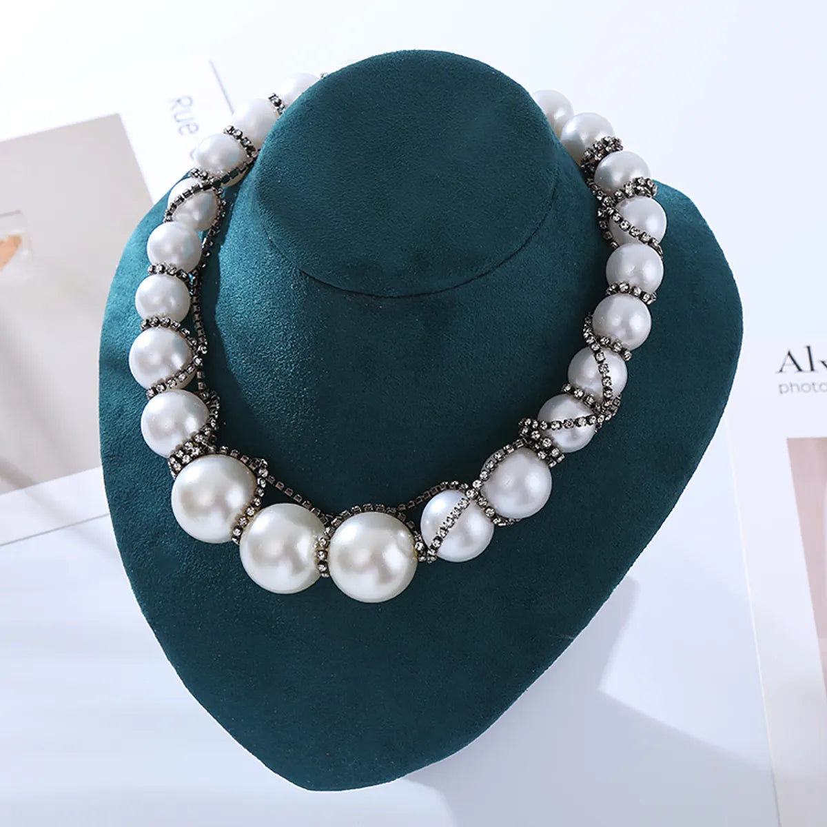 Women’s rose gold charm necklaces-Luxurious Lady Geometric Imitation Pearl Wholesale Necklace