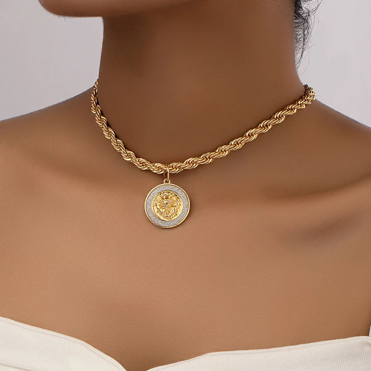 Women’s layered necklaces-Retro Solid Color Alloy Plating 14k Gold Plated Women's Pendant Necklace