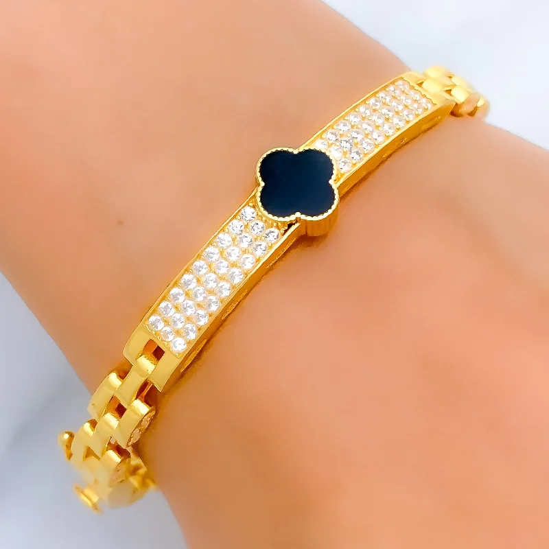 Women’s classic bangle bracelets-Exclusive Onyx Clover 21k Link Bracelet