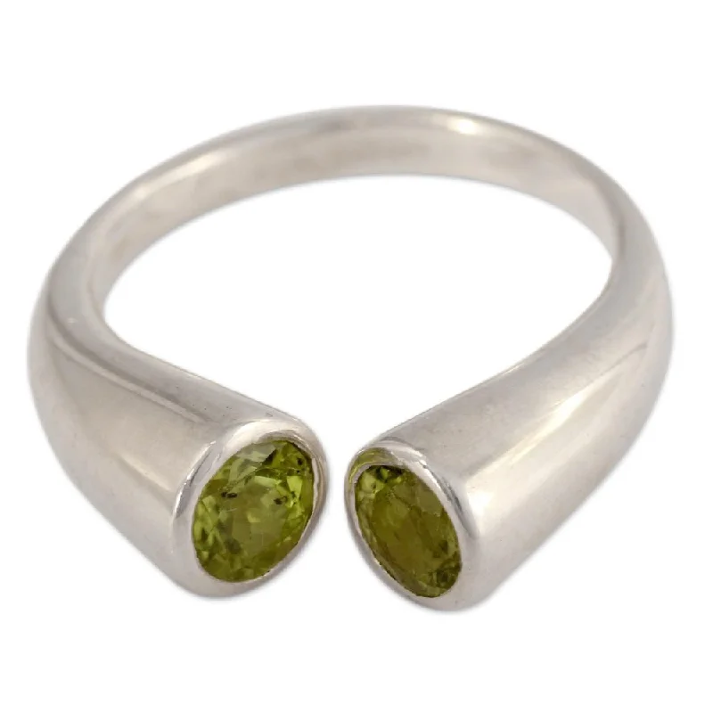 Women’s sapphire wedding rings-Handmade Face to Face Sterling Silver Peridot Ring (India)