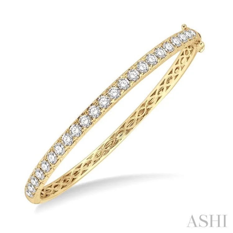 Women’s designer bangles-3 Ctw Round Cut Diamond Bangle in 14K Yellow Gold