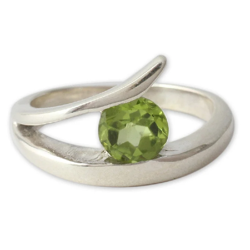 Women’s vintage style rings-Handmade Sterling Silver 'Dazzling Love' Peridot Ring (India) - Green