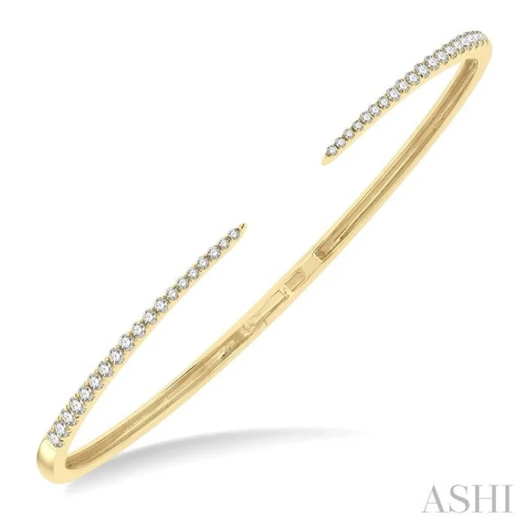 Women’s gold chain bracelets-1/2 Ctw Round Cut Diamond Claw Cuff Bangle in 14K Yellow Gold