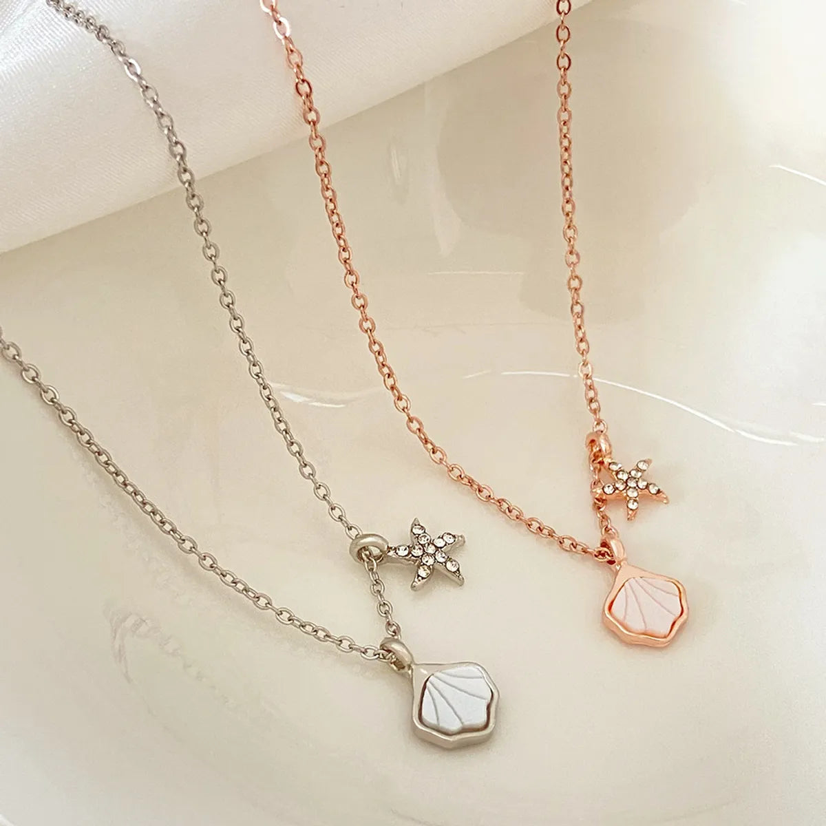 Women’s luxury pendant necklaces-Fashion Starfish Shell Alloy Plating Inlay Shell Zircon Women's Pendant Necklace 1 Piece