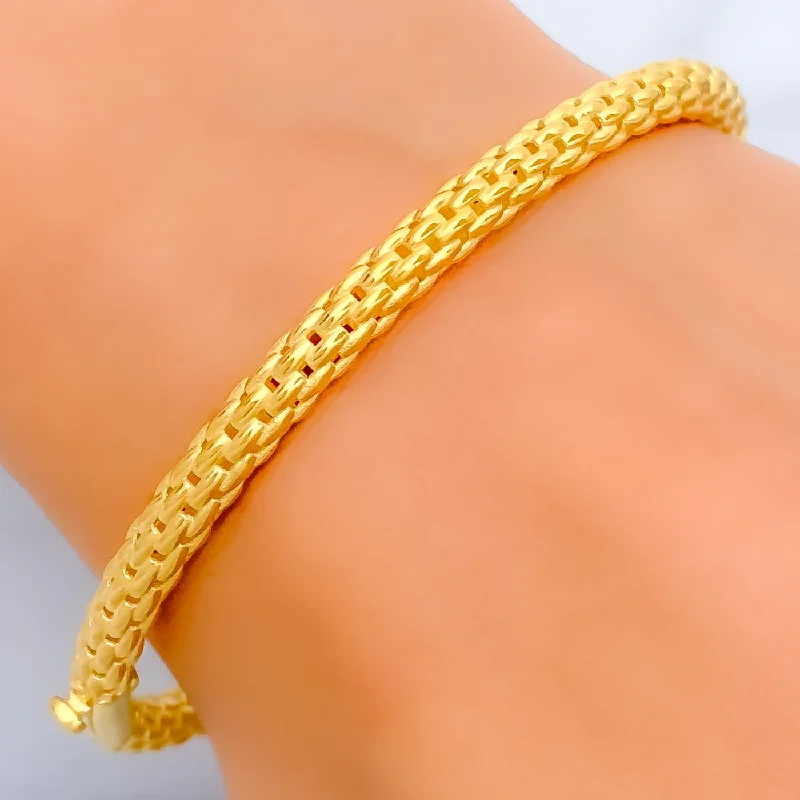 Women’s designer bangles-Tasteful Attractive 22k Gold Bangle Bracelet