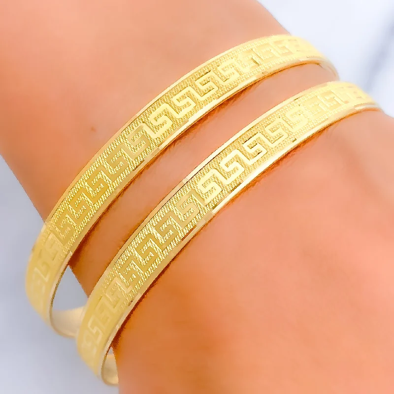 Women’s beaded bangles-Extravagant Dual Finish 22k Gold Geometric Bangle Pair