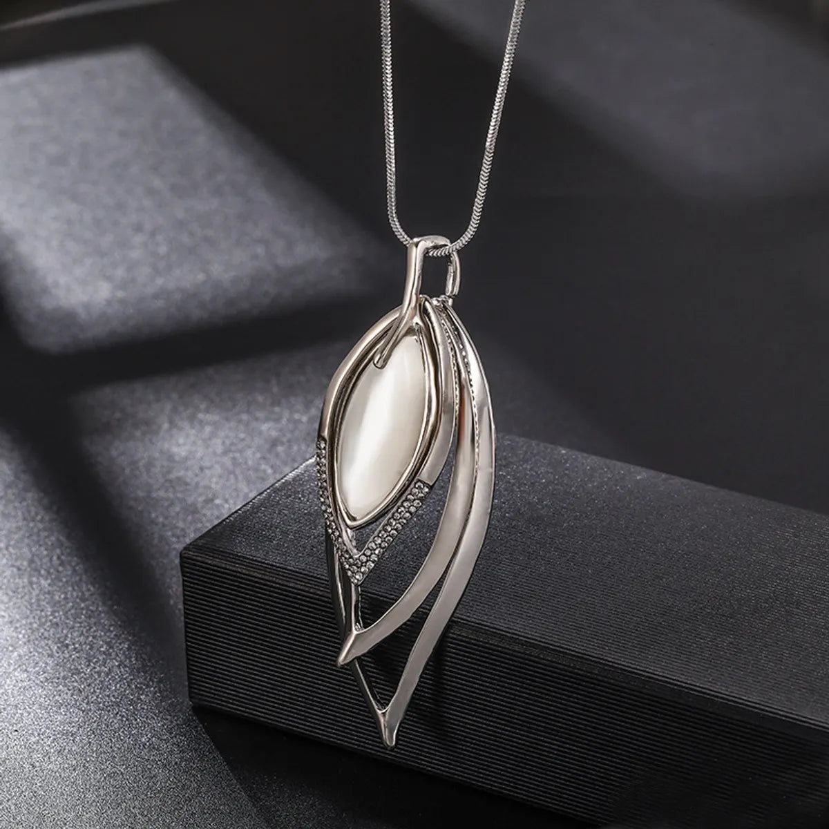 Women’s layered necklaces-Simple Style Leaf Alloy Glass Copper Inlay Artificial Rhinestones Women's Pendant Necklace