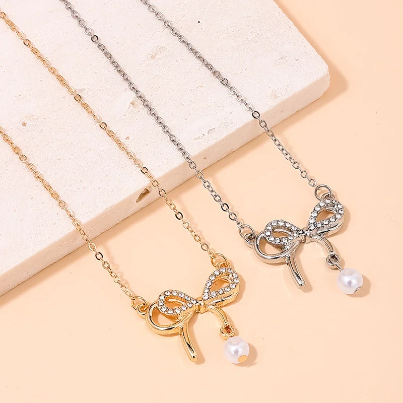 Women’s butterfly pendant necklaces-Ig Style Sweet Bow Knot Alloy Pearl Inlay Rhinestones Women's Necklace