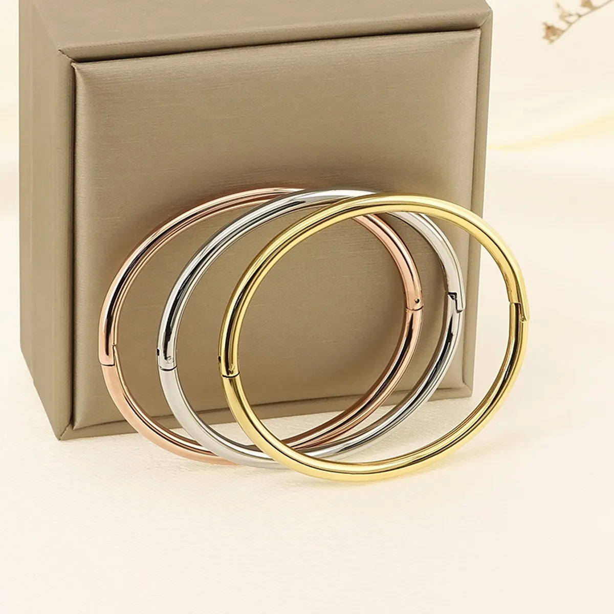 Women’s elegant tennis bracelets-Simple Style Round 304 Stainless Steel 18K Gold Plated Bangle In Bulk