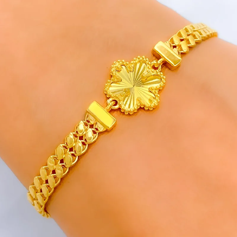 Women’s minimalist charm bracelets-Striking Shiny Flower 21k Gold Bracelet