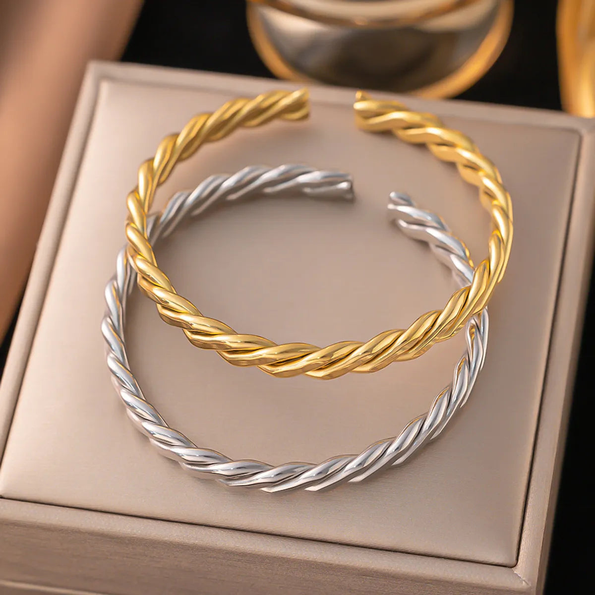 Women’s adjustable gold bracelets-Vintage Style Simple Style Commute Solid Color 304 Stainless Steel 18K Gold Plated Bangle In Bulk