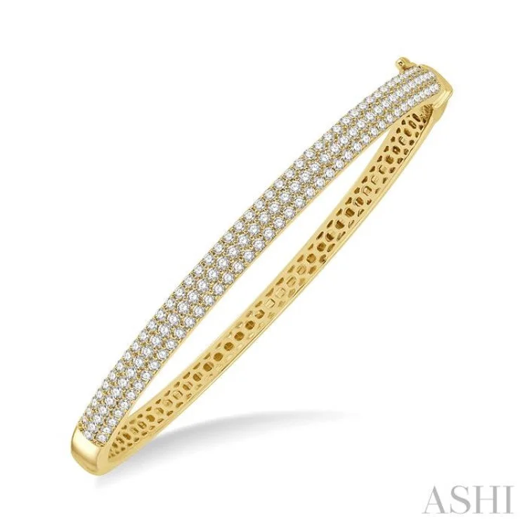 Women’s luxury charm bracelets-2 ctw Round Cut Diamond Fashion Bangle in 14K Yellow Gold